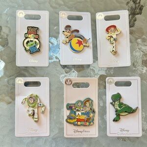 🎀 Disney Collection collectible pins 
Toy Story Brand New set of (6) 🎀